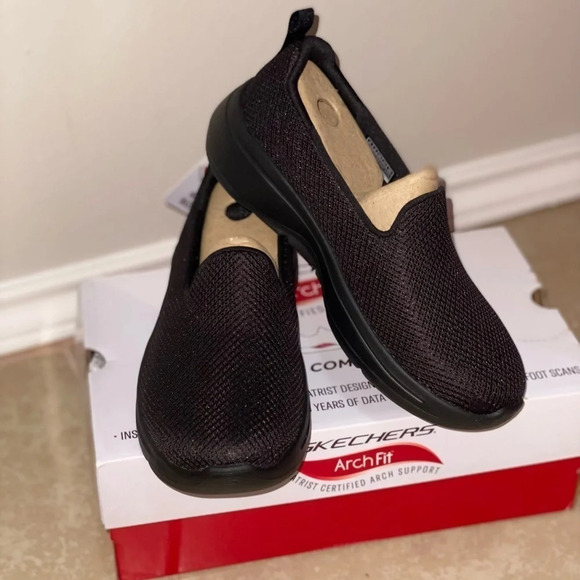 Skechers Women Shoes Black Go walk Arch Fit size 6 Slip on - Picture 1 of 9